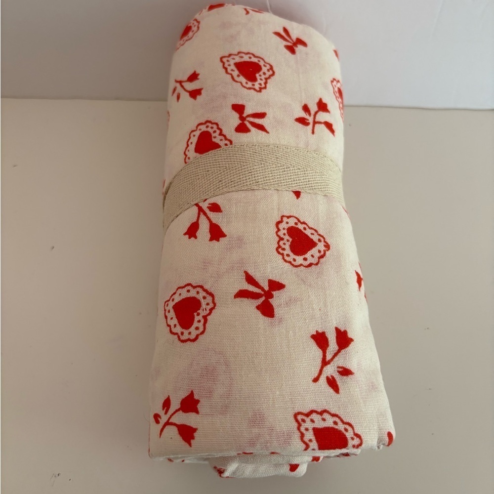 NWOT Urban Outfitters Sweetheart Ditsy Patterned Shower Curtain - Picture 4 of 11